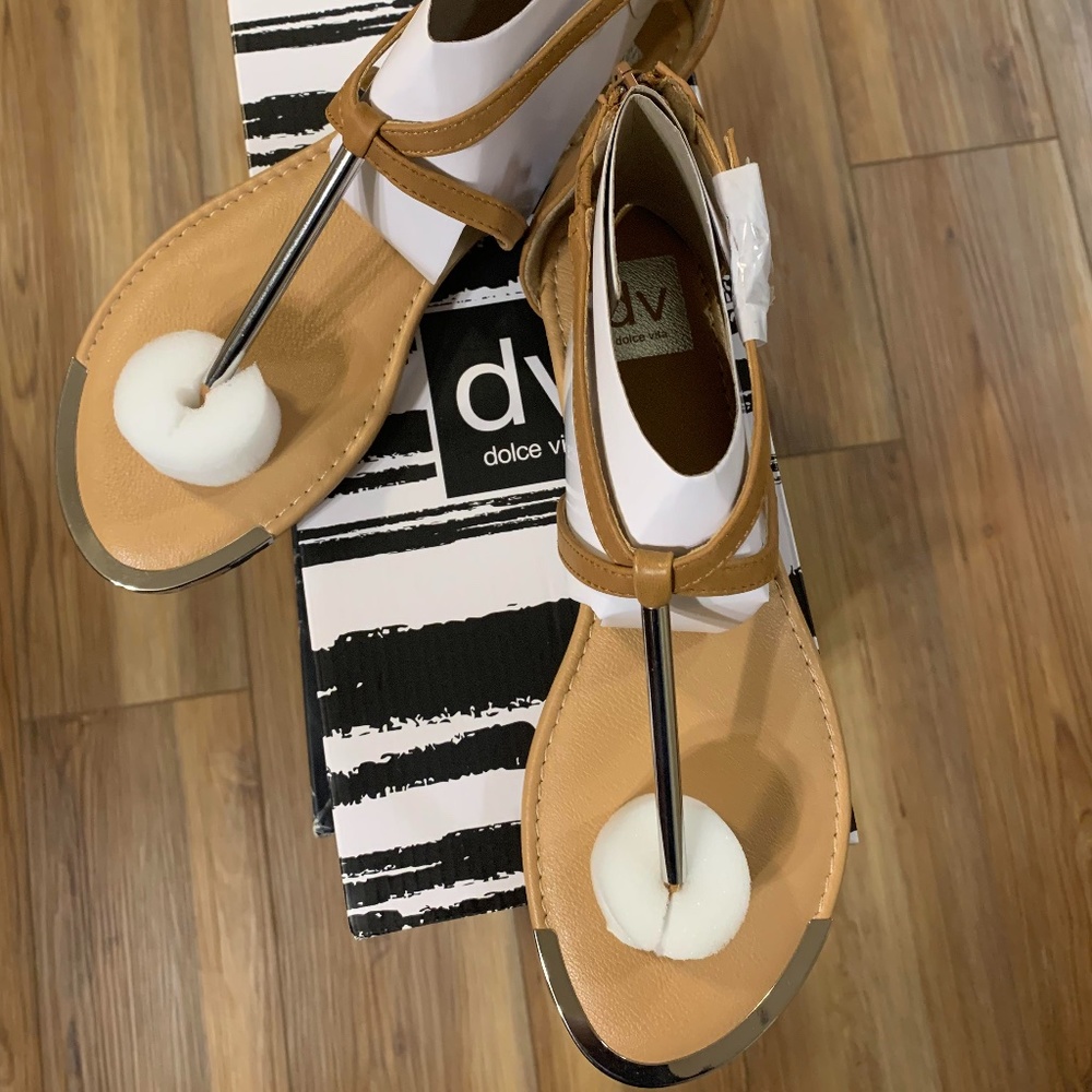 New DV Dolce Vita Labelle sandal Dark Tan and White Thong gladiator silver flat